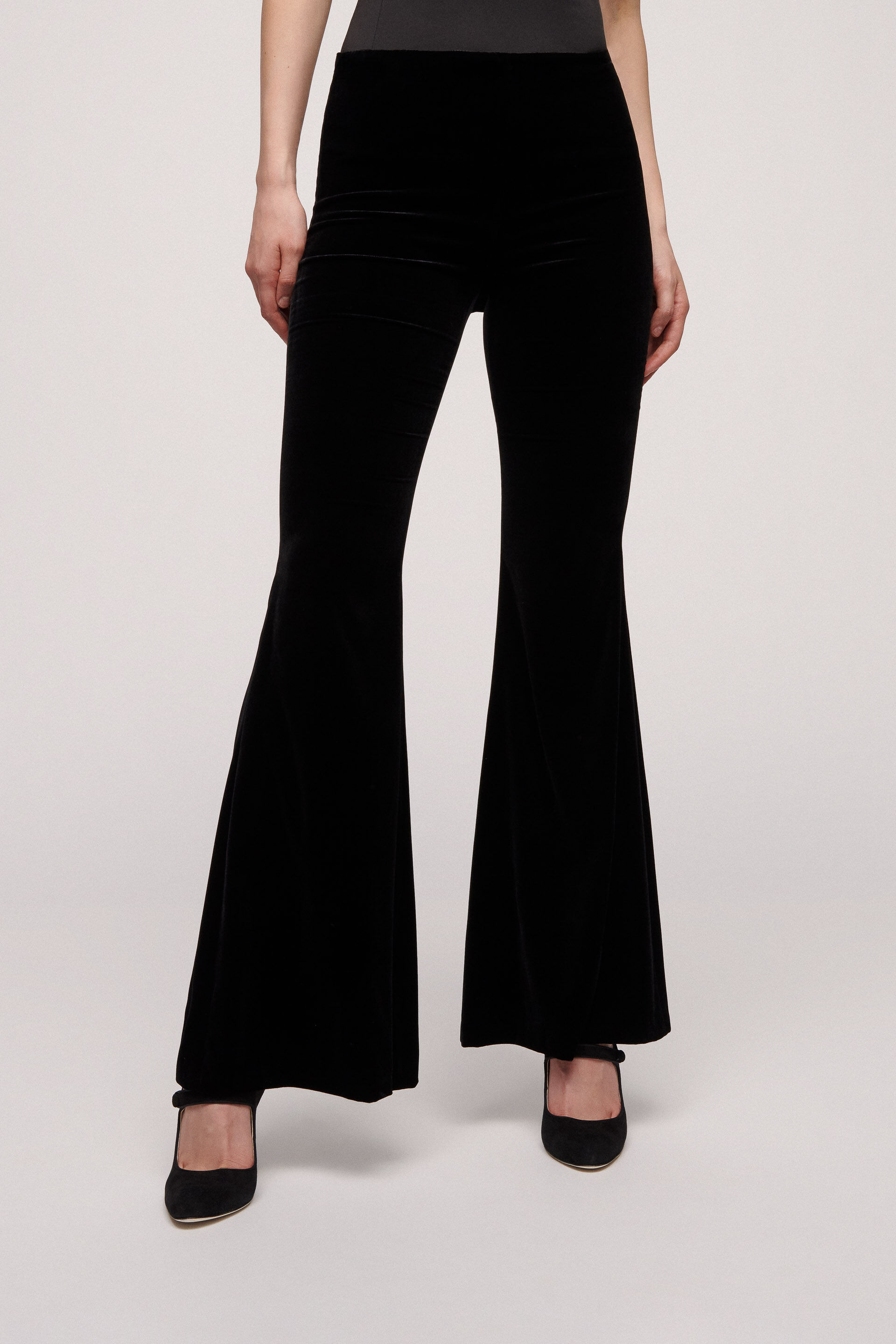 Modern Dojo Velvet Trouser in Black | 7 For All Mankind